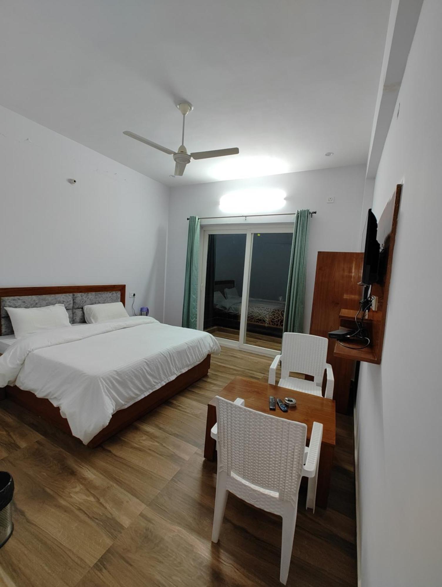 Hotel Anantam Residency Uttarkāshi Pokój zdjęcie